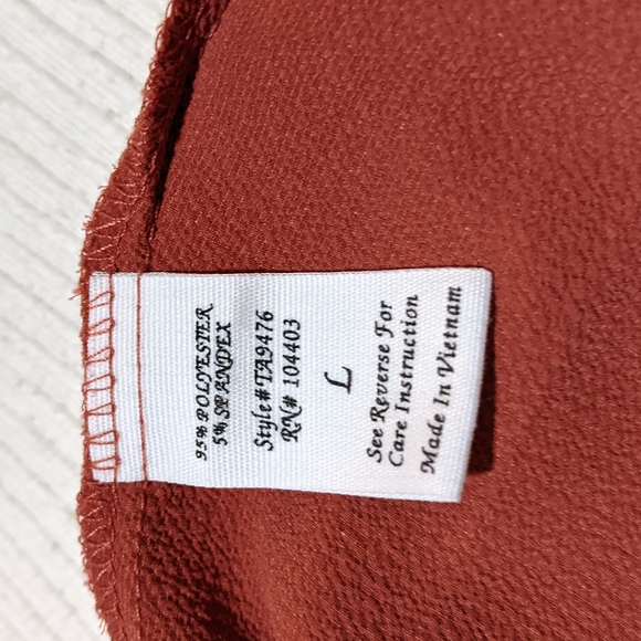Lightly used, rust-colored sleeveless rayon top. Size Large - Picture 3 of 7